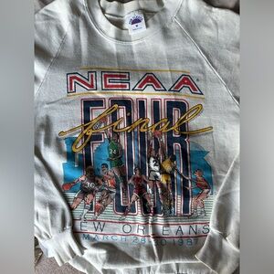 vintage NCAA crewneck